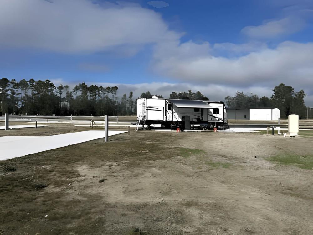 Parked trailer at site Heritage Oaks RV Resort