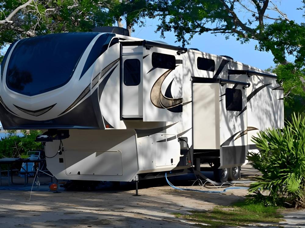 Parked trailer at site River Oaks RV Campground & Retreat