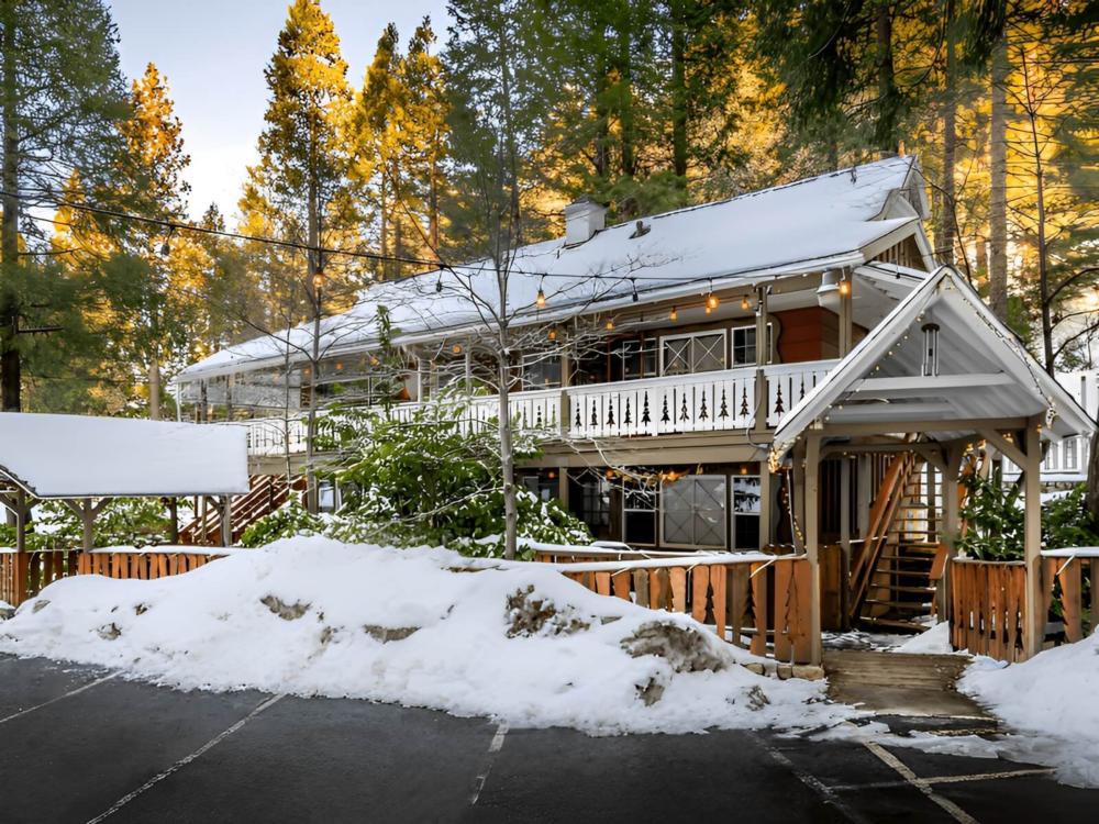 Lodge with snow at Arrowhead Tree Top Lodge