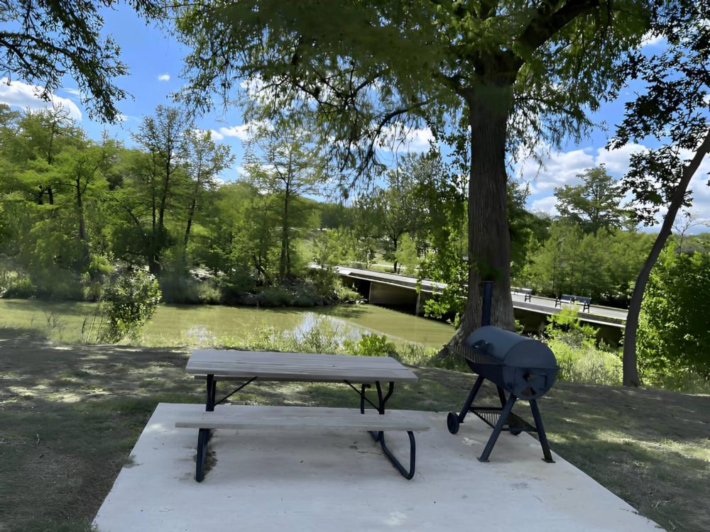 Panic area with lake view at River Trail Cottages & RV Park