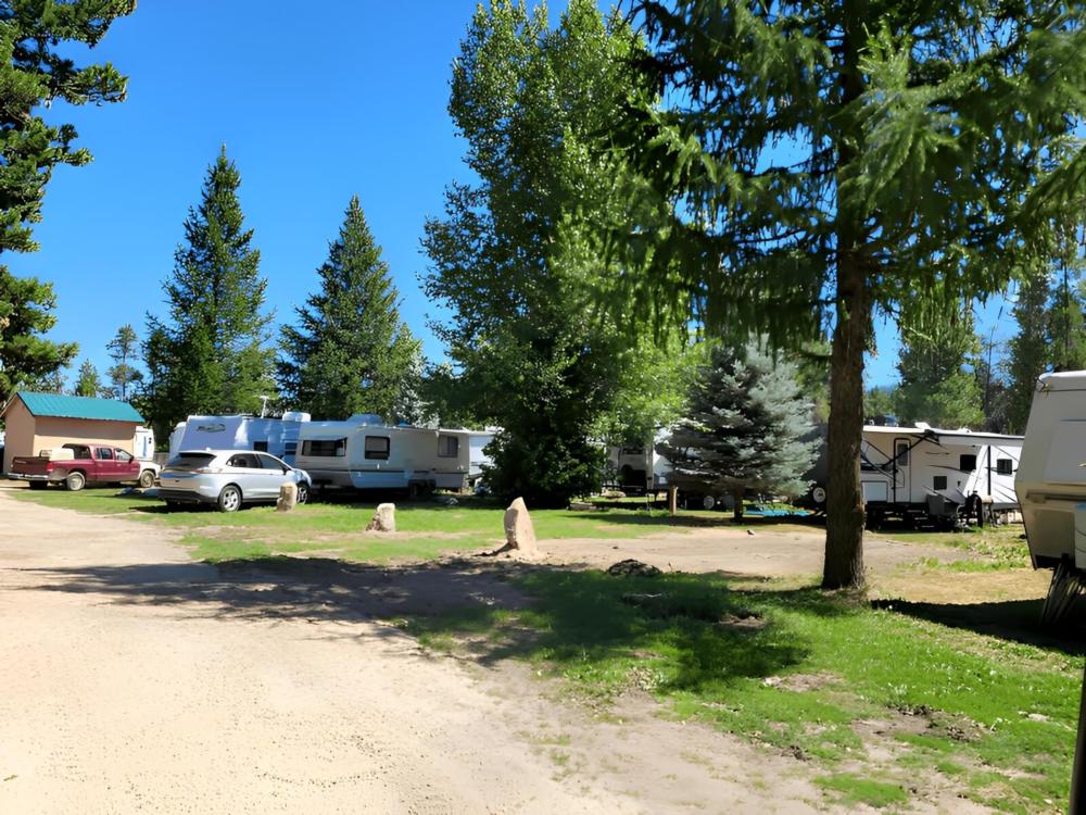 Parked trailers at site Clear Creek Station RV Park