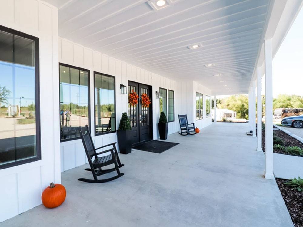 Farmhouse patio