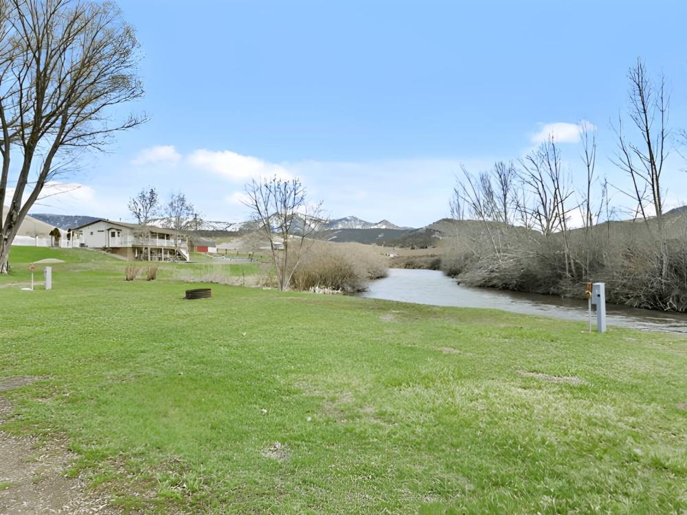 Lake view at site Lost Trail