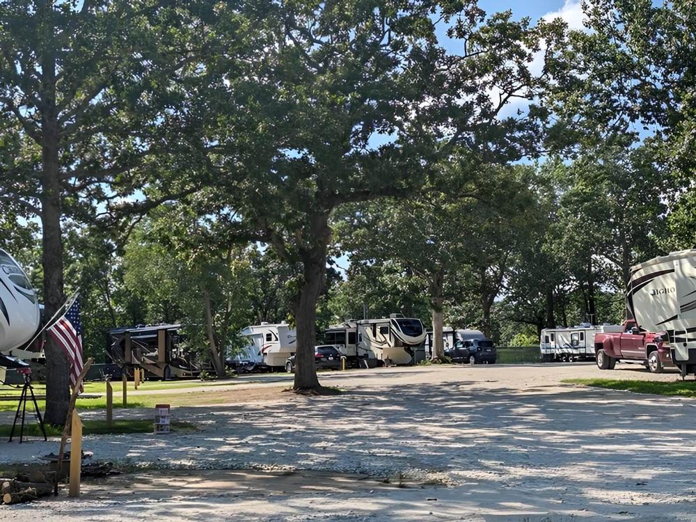 Shady sites at Loto RV Park