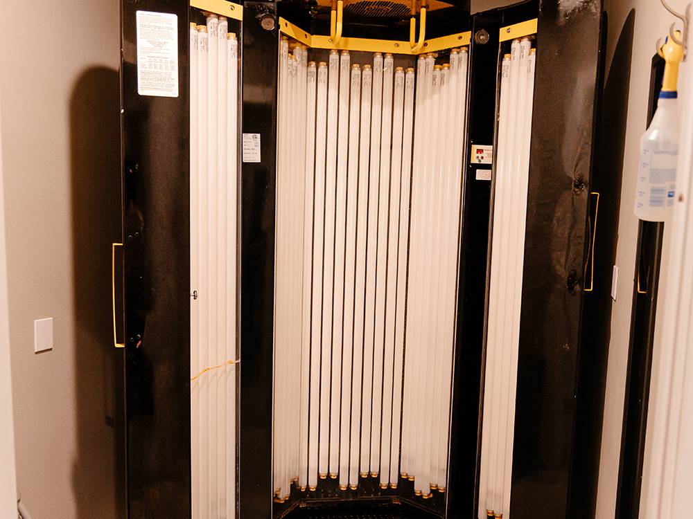 A tanning bed