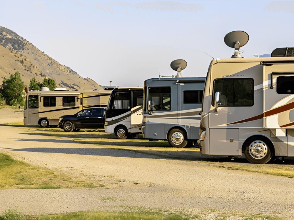 Parked RV's at Yellowstone Hot Springs Resort