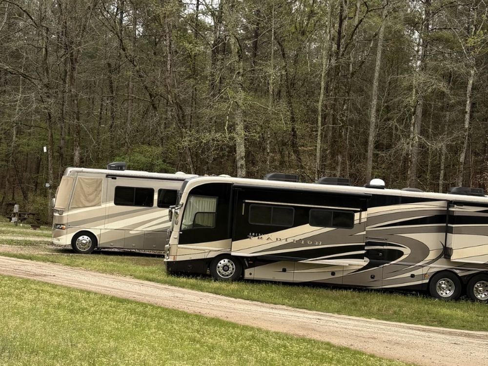 Parked motorhomes at Skull Shoals Park & Campground