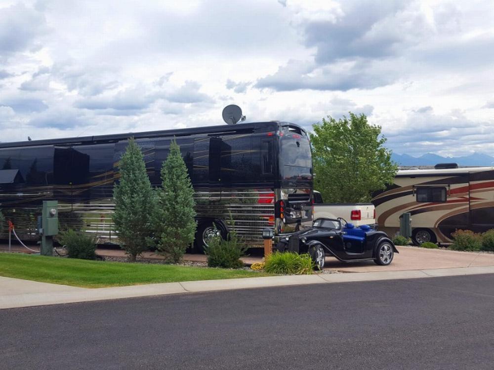 Bus parked at site Roaming Trails RV Retreat Burleson