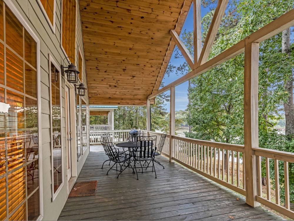 Patio furniture on the deck of a rental cabin