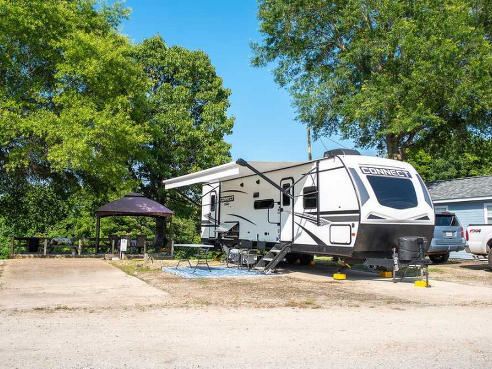 Travel trailer at site at Mountain View RV Park and Guest Motel