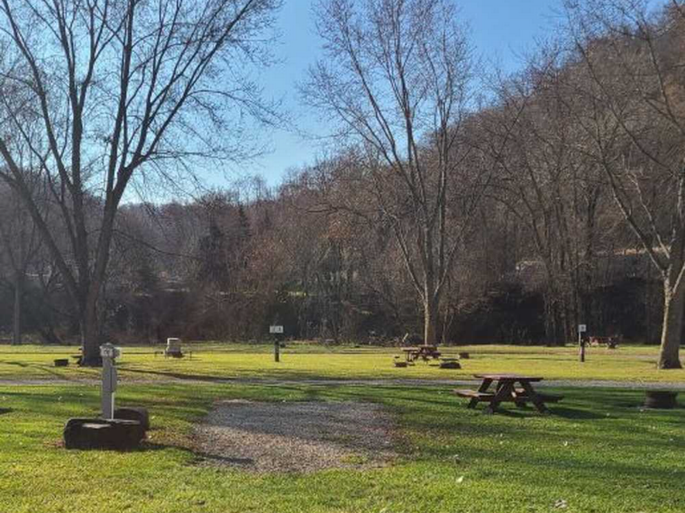 Grassy sites at Red Barn Campground & Restaurant