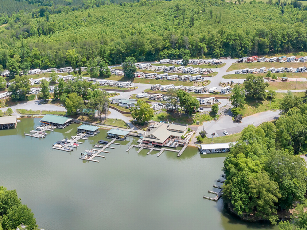 Boat slips at Halesford Harbour Resort