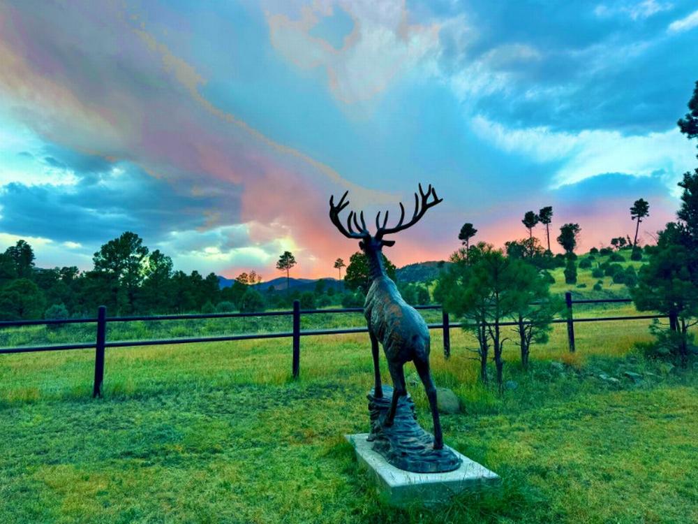 Elk statue at site Elk Run RV Park and Cabins