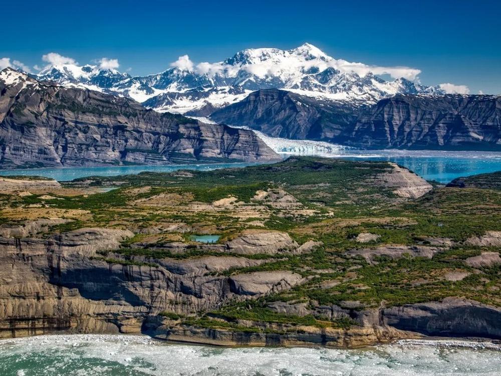 Mountain view at site Spruce Goose Lodge