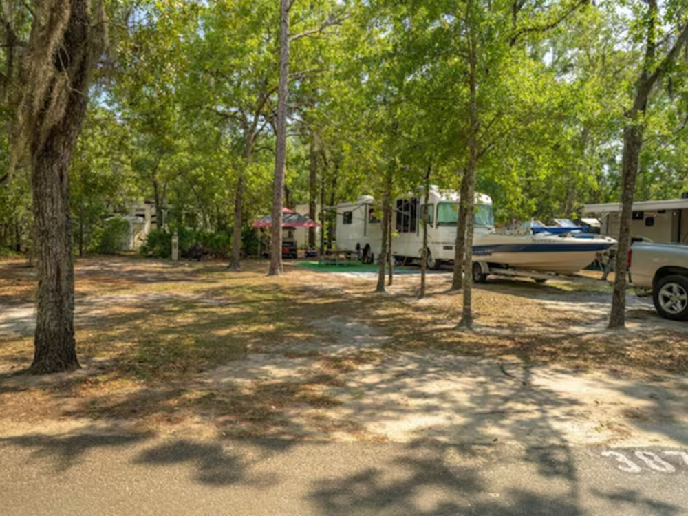 Shade sites at Sun Retreats Crystal River