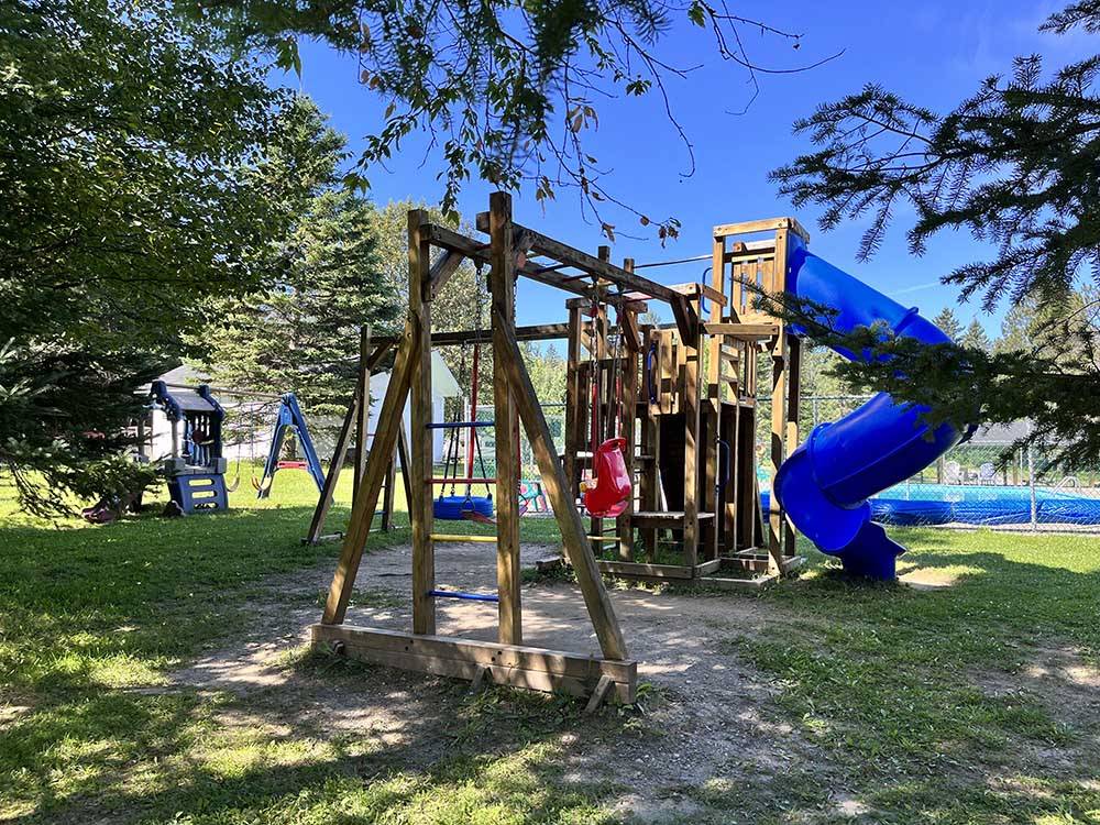The children's playground equipment at CAMPING CABANO, ENR.205310