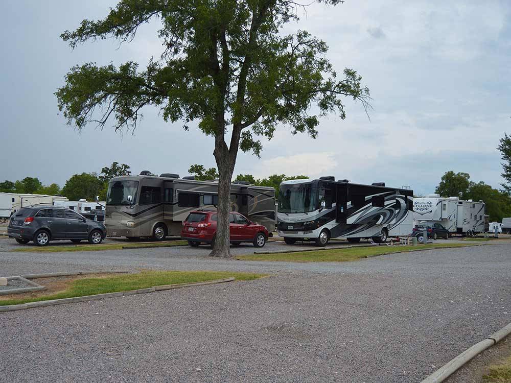 RVs and trailers at campground at LAZY L RV PARK