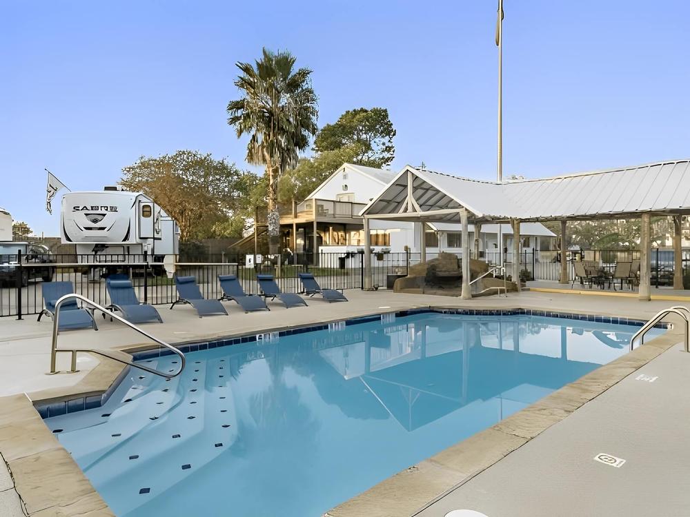 Seating around the pool at QRV Victoria