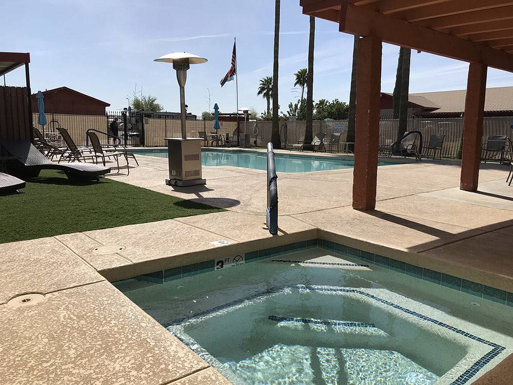 Pool and hot tub at PHOENIX METRO RV PARK