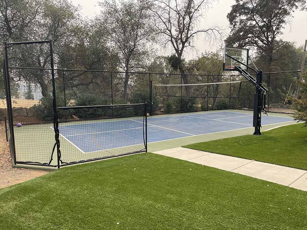 The pickleball court at AUBURN GOLD COUNTRY RV PARK