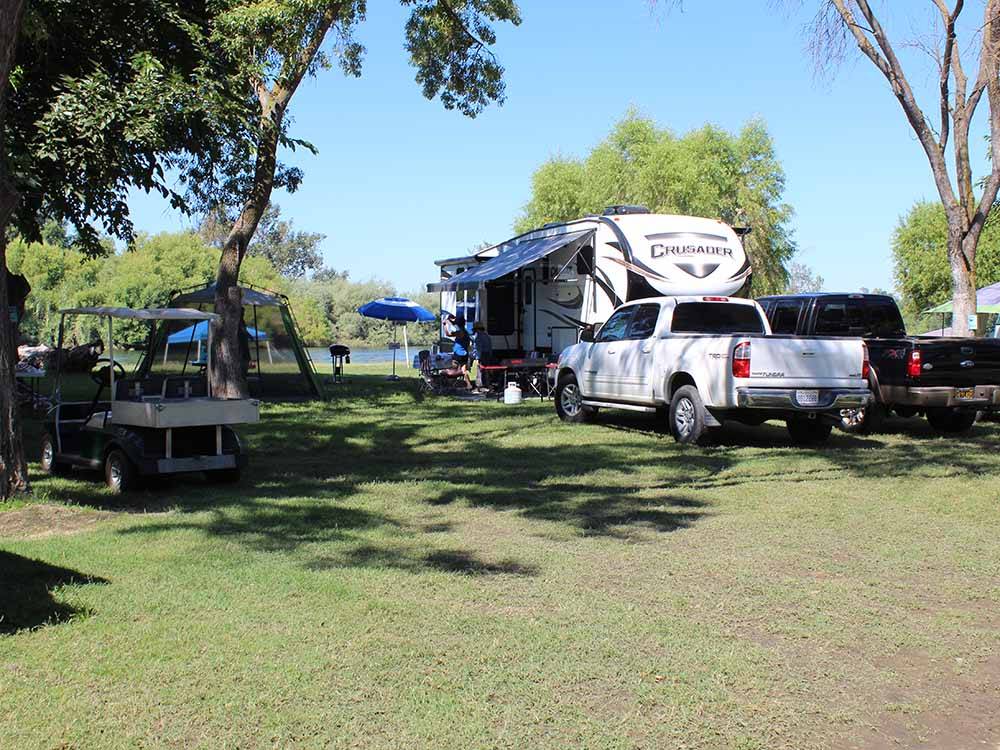 A group of grassy RV sites at KINGS RIVER RV RESORT
