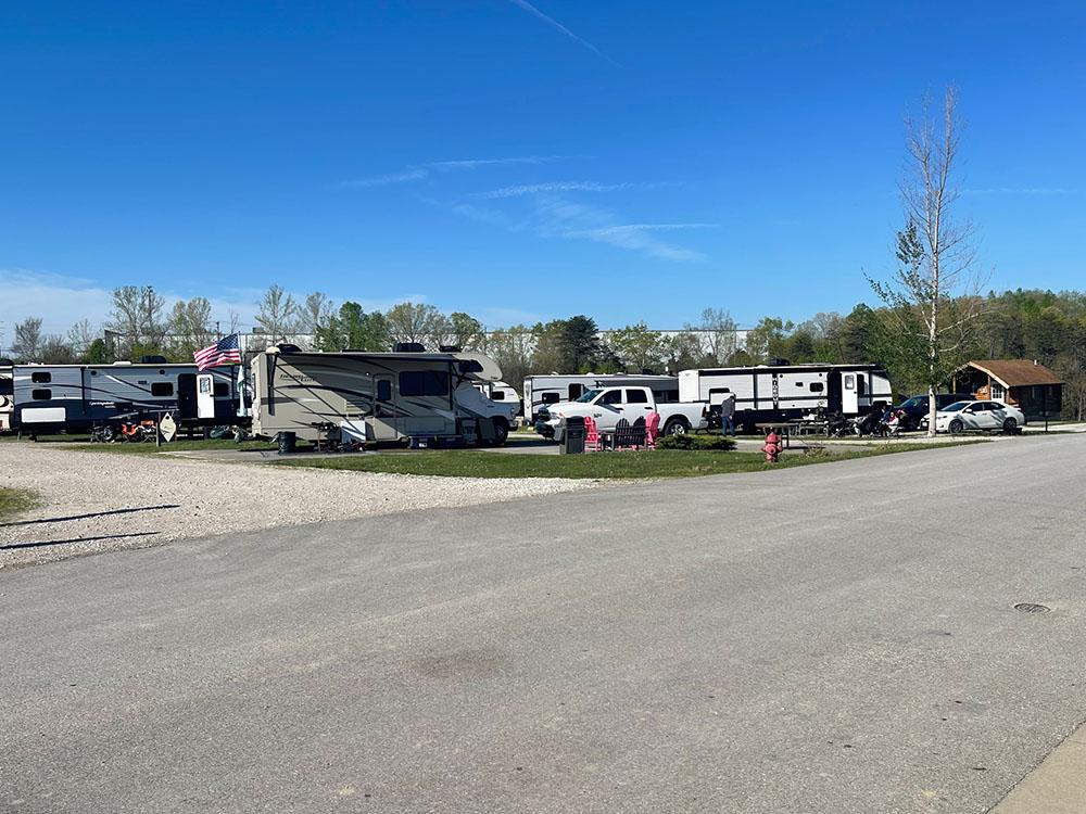 RV sites from the paved road at ASHLAND/HUNTINGTON WEST KOA HOLIDAY