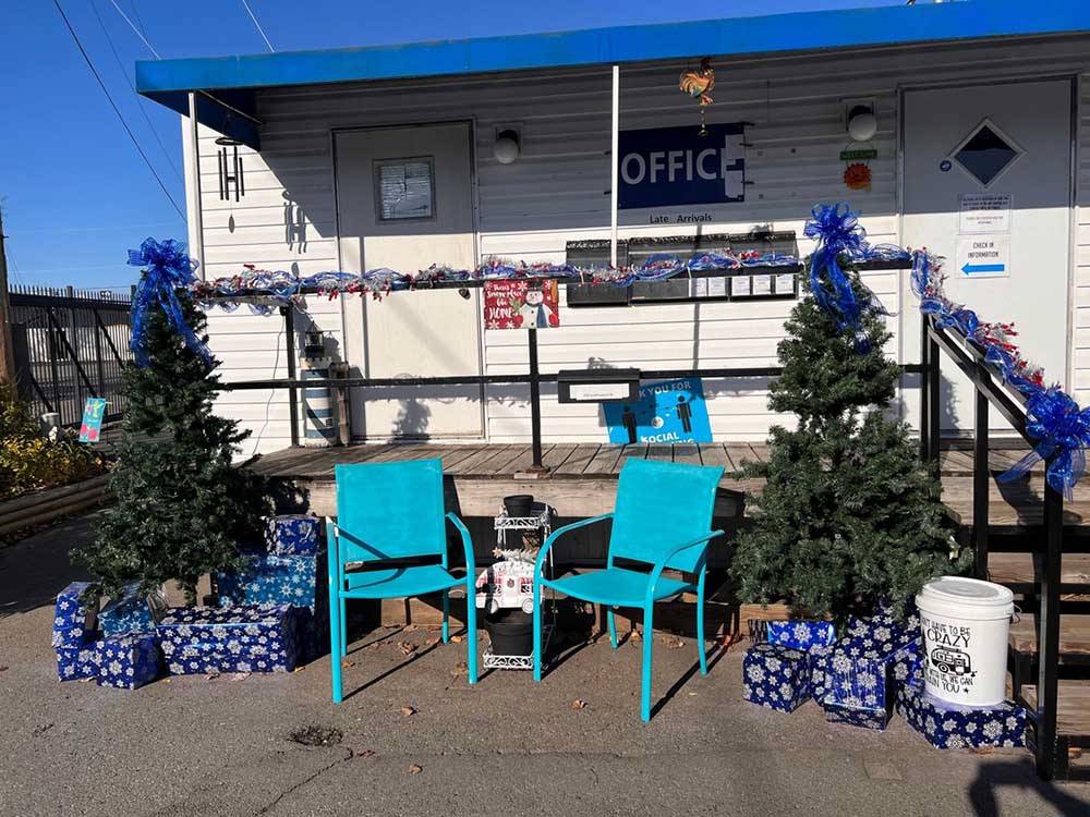 A couple of chairs in front of the office at DOWNTOWN RIVERSIDE RV PARK