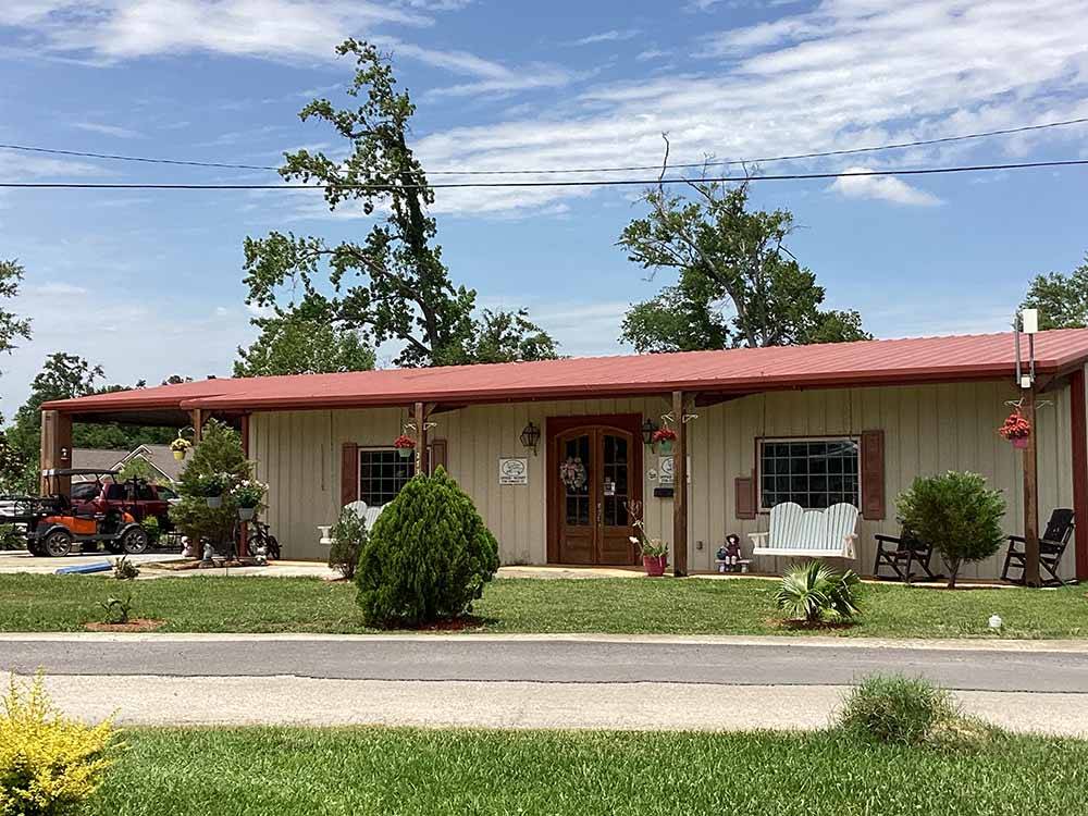 The registration building at TWELVE OAKS RV PARK