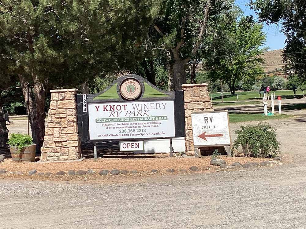 The front entrance sign at Y KNOT WINERY & RV PARK