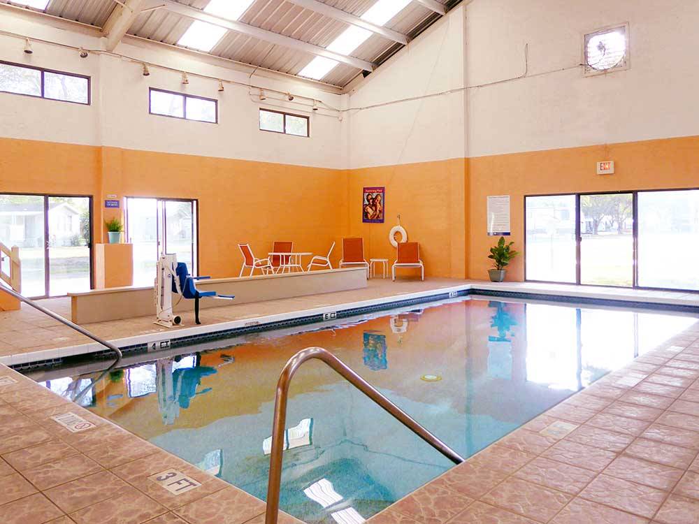 The indoor swimming pool at KENWOOD RV RESORT