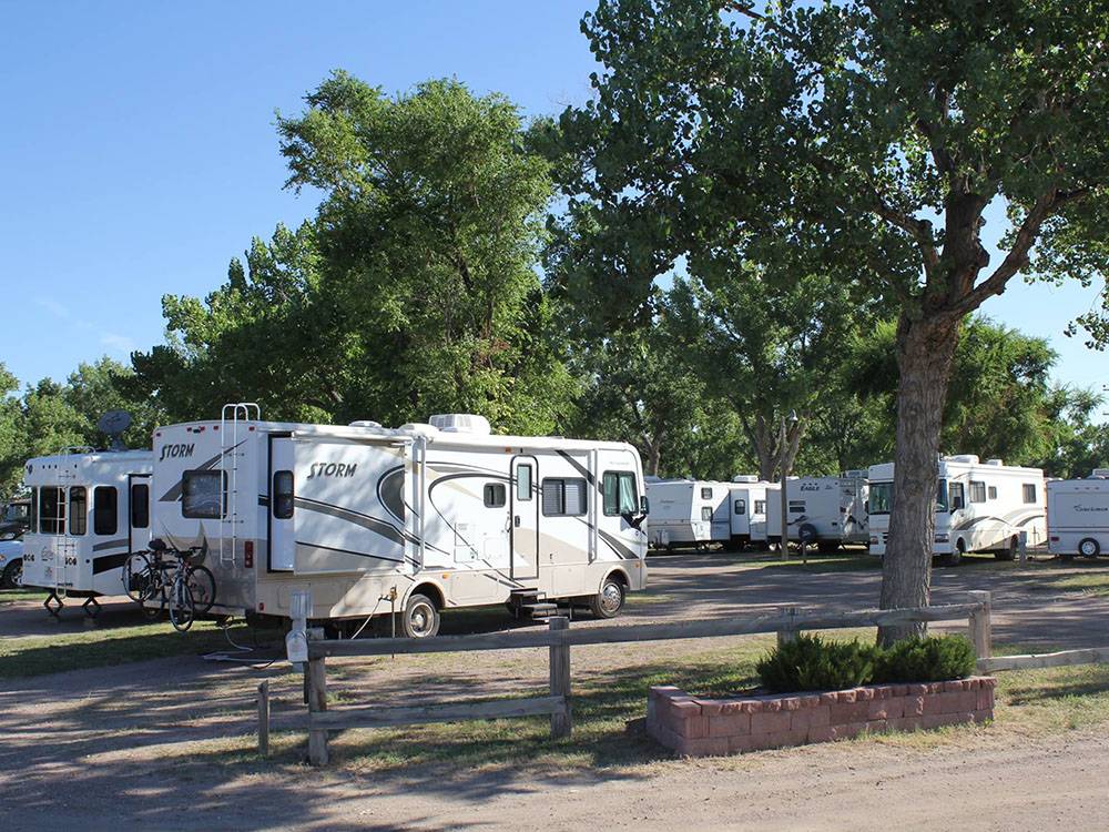 Large pull thru full hookup RV sites