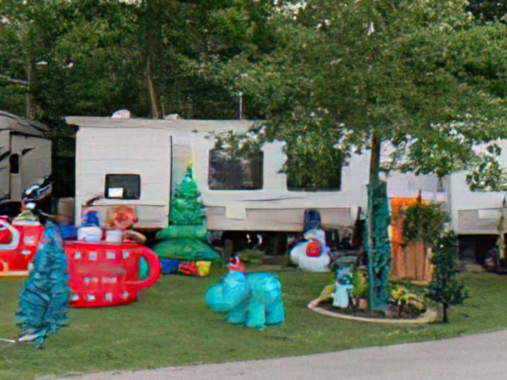 Christmas decorations at ARROWHEAD CAMPGROUND