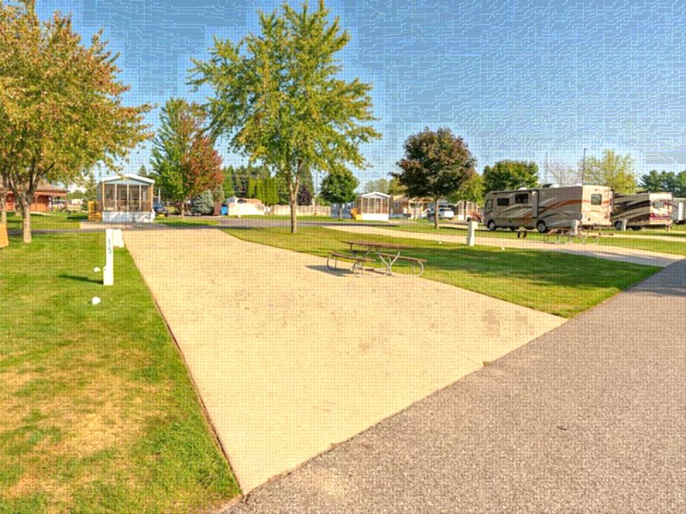 Open RV space at Sun Retreats Silver Lake