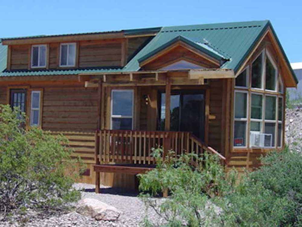 One of the rental cabins at CEDAR COVE RV PARK