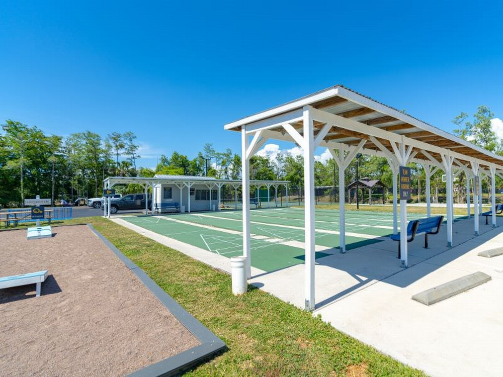 Shuffle ball court Sun Retreats Naples East