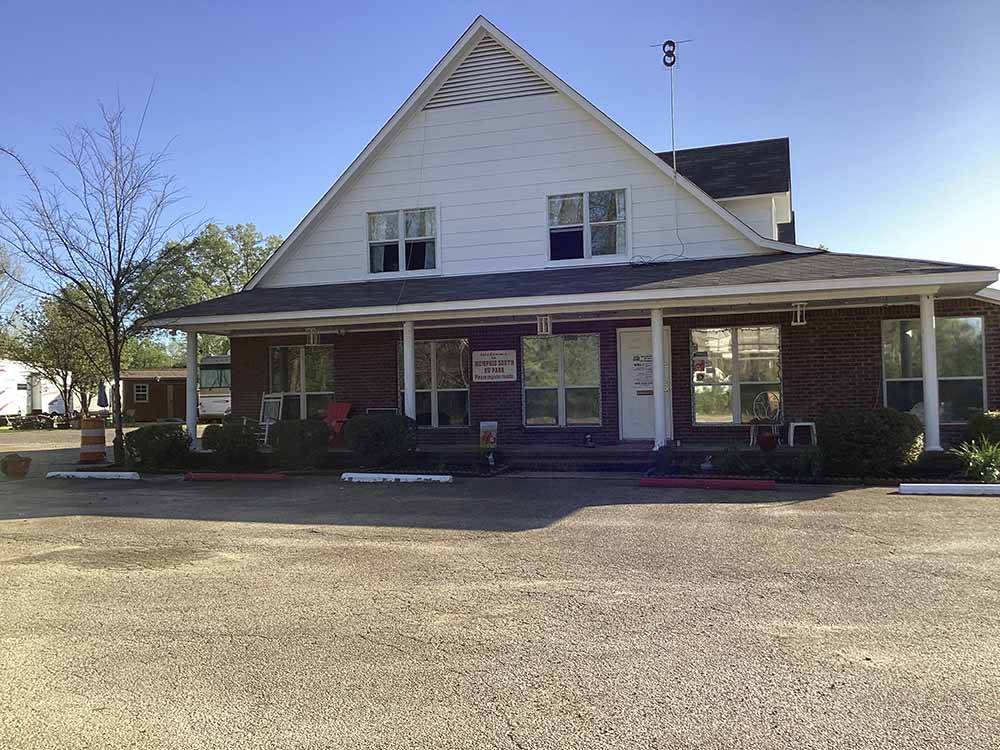 The registration building at MEMPHIS-SOUTH RV PARK & CAMPGROUND