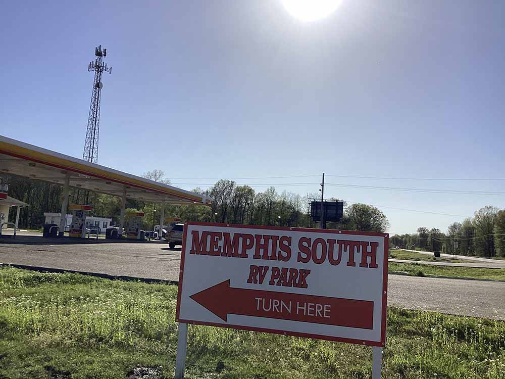 The front entrance sign at MEMPHIS-SOUTH RV PARK & CAMPGROUND