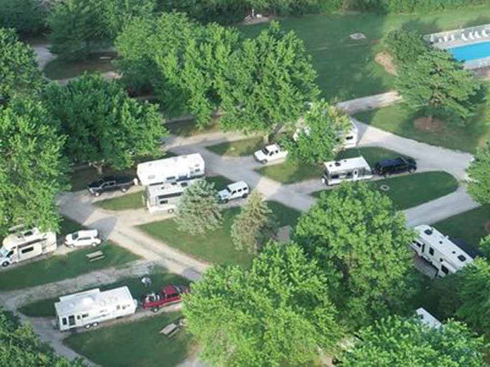 An aerial view of the campsites at KAMP KOMFORT RV PARK & CAMPGROUND