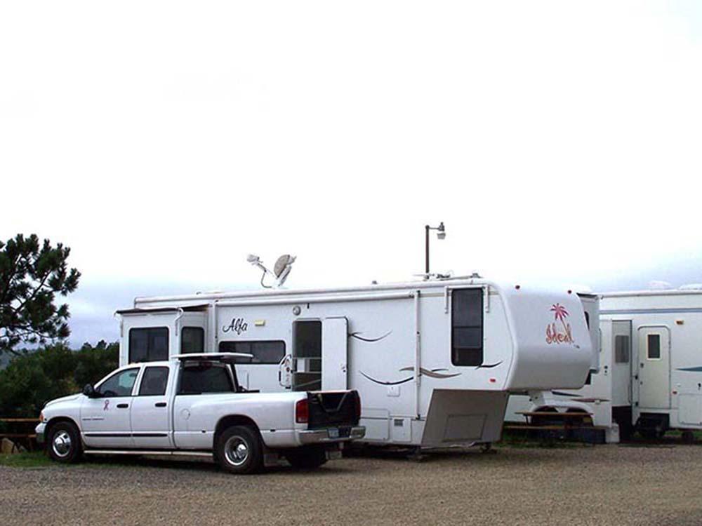 5th wheel parked at a gravel site at RATON PASS CAMP & CAFE