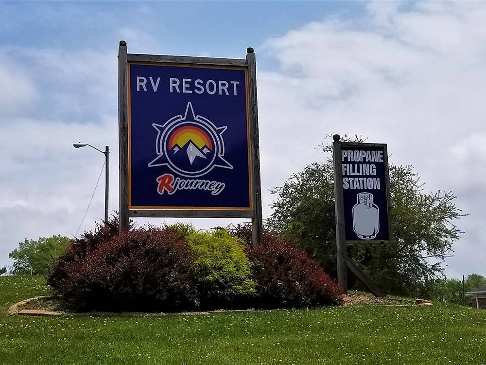 The front entrance sign at MUNCIE RV RESORT BY RJOURNEY