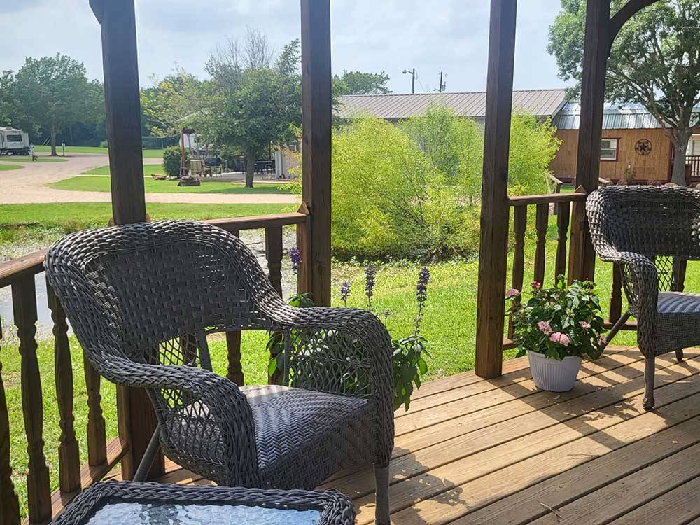 Wicker chairs and table on a deck at CANTON I-20 RV PARK