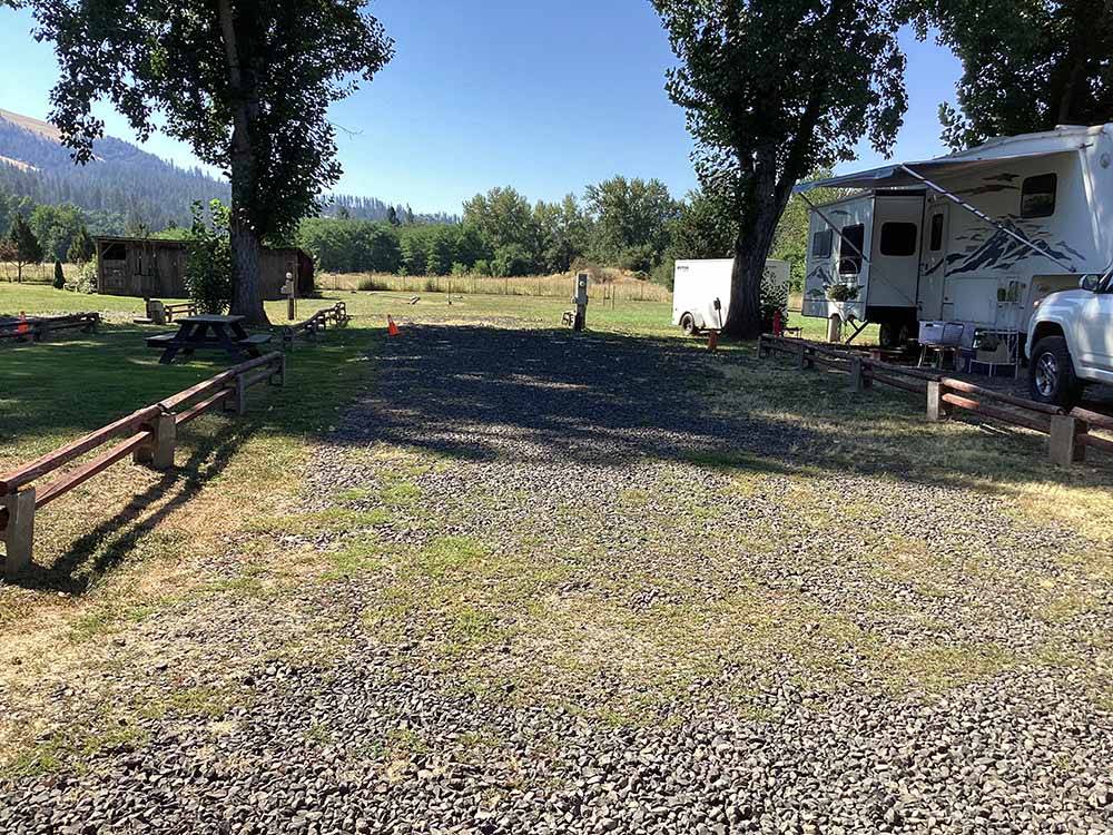 An empty gravel site at LONG CAMP RV PARK