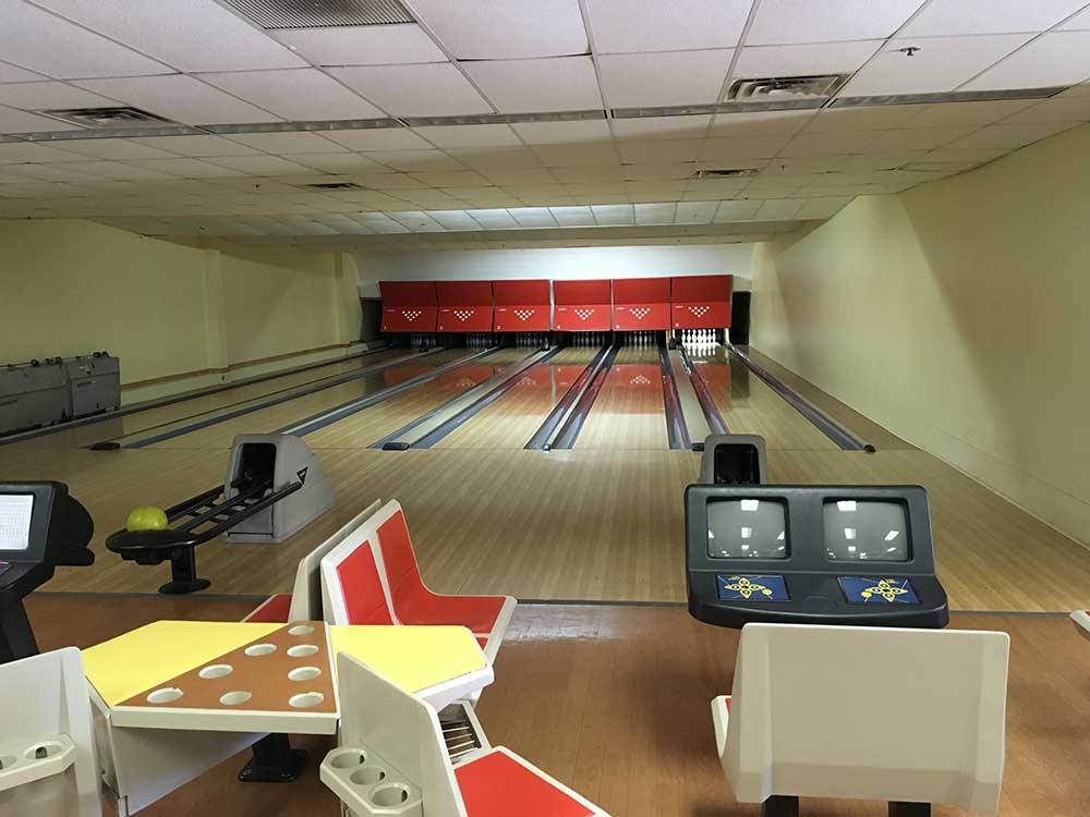 Bowling alley with six lanes at NEVADA TREASURE RV RESORT