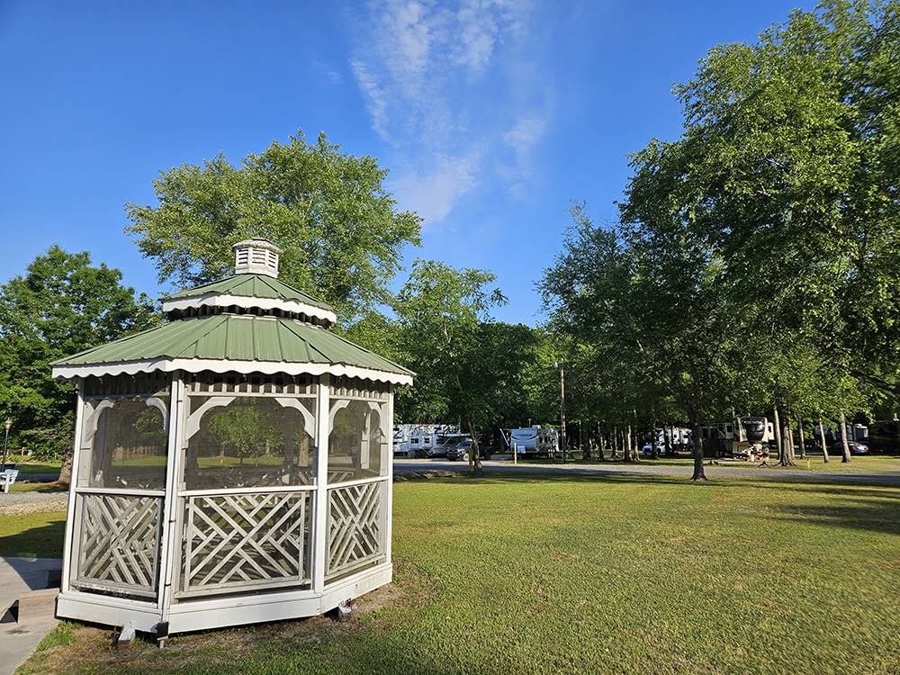 Quiet sitting area at Jolly Acres RV Park & Storage