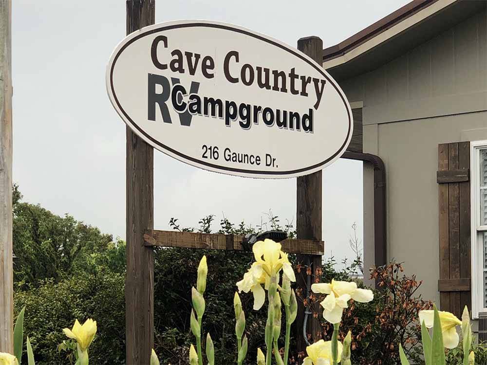 The front entrance sign at CAVE COUNTRY RV CAMPGROUND