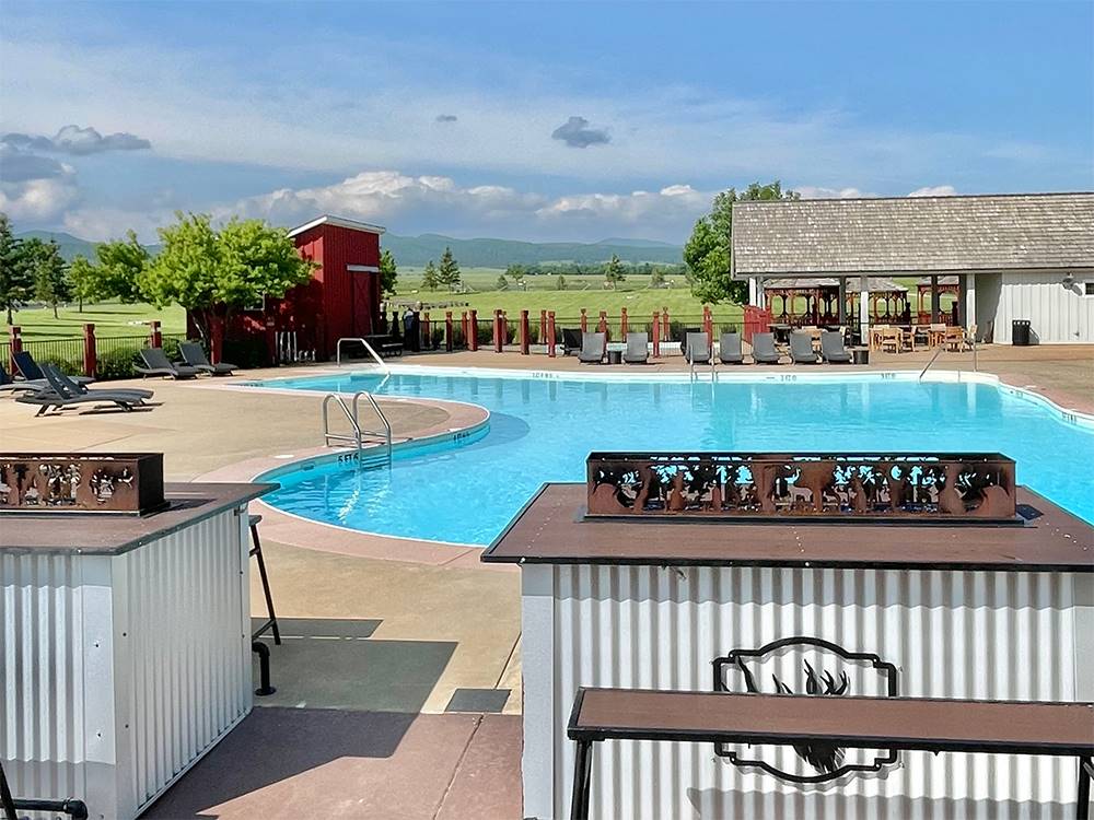 The pool and lounge area at Elkhorn Ridge RV Resort & Cabins