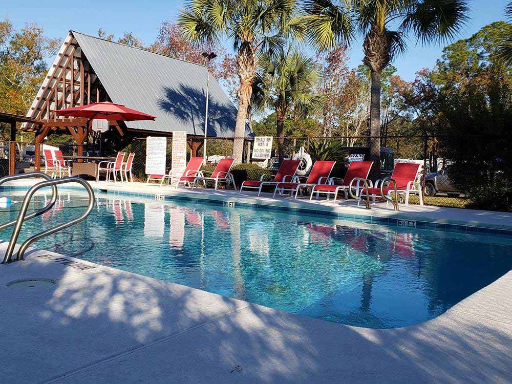 The swimming pool area at SOUTHERN RETREAT RV PARK