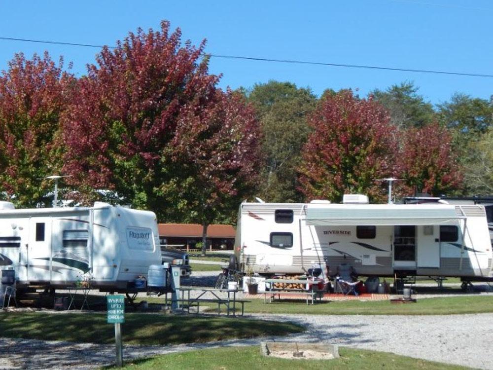 Travel trailers parked at sites at MOUNTAIN GLEN RV PARK & CAMPGROUND