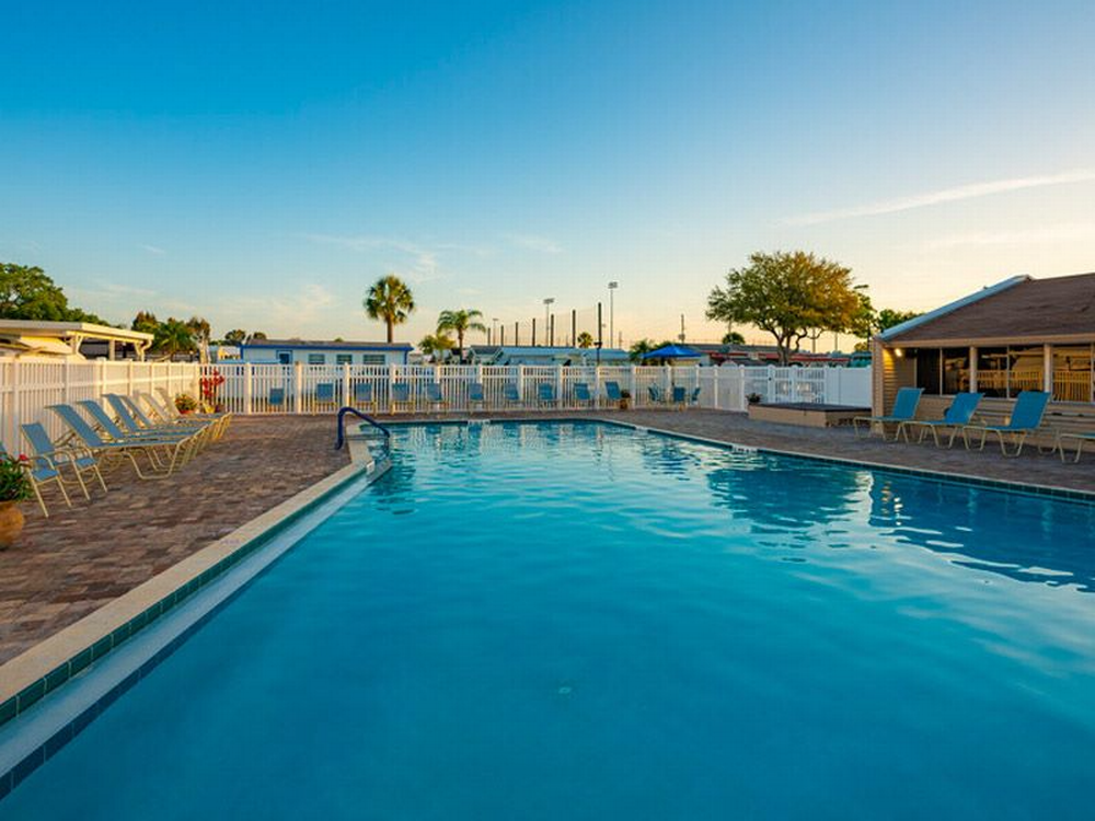 Pool at Rainbow Village Largo Sun RV