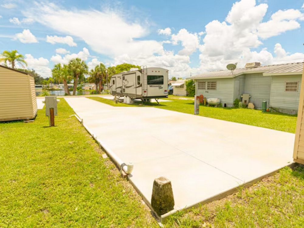 Concrete pad at Ellenton Gardens Sun RV Communities